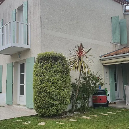 Holiday home Jolie Maison Au Calme Jardin A Proximite